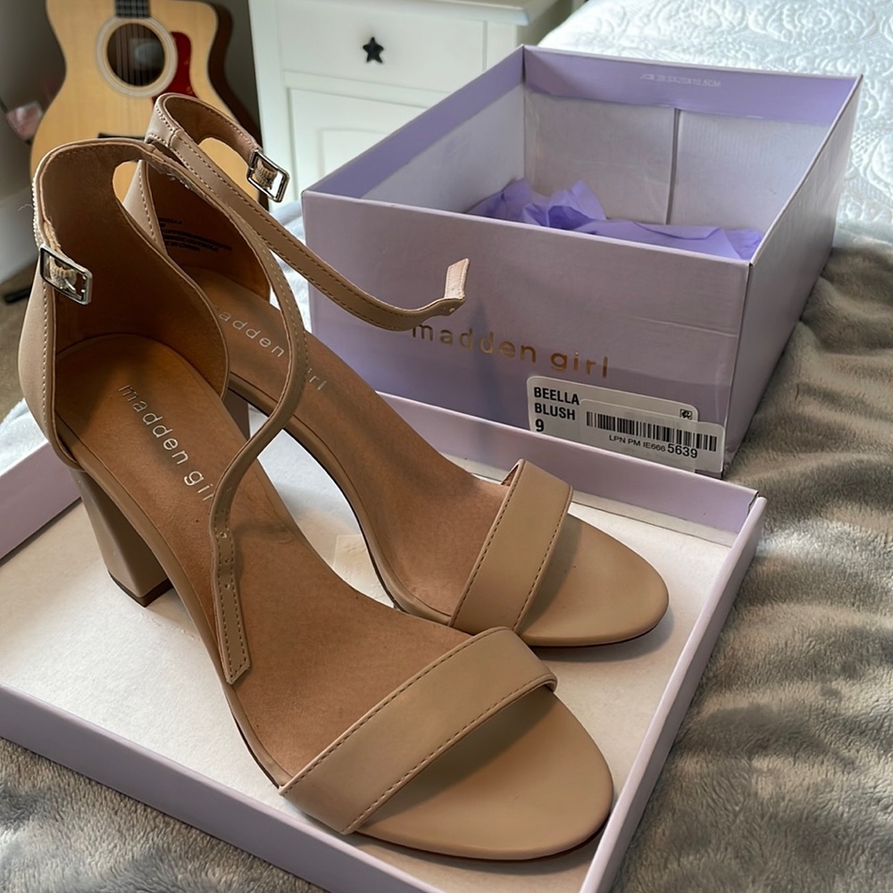 madden girl BELLA blush shoe size 9
